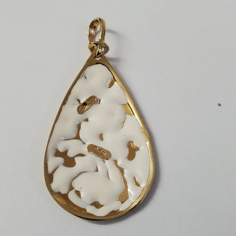 14K Gold and Enamel Teardrop Pendant – A Modern Fusion of Art and Elegance
